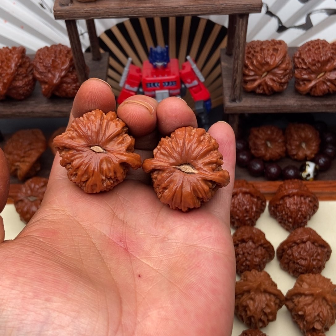 40尺全品球白卡姿兰文玩核桃