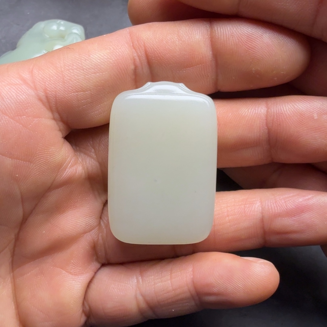 ****鸦和田玉未镶嵌颈饰