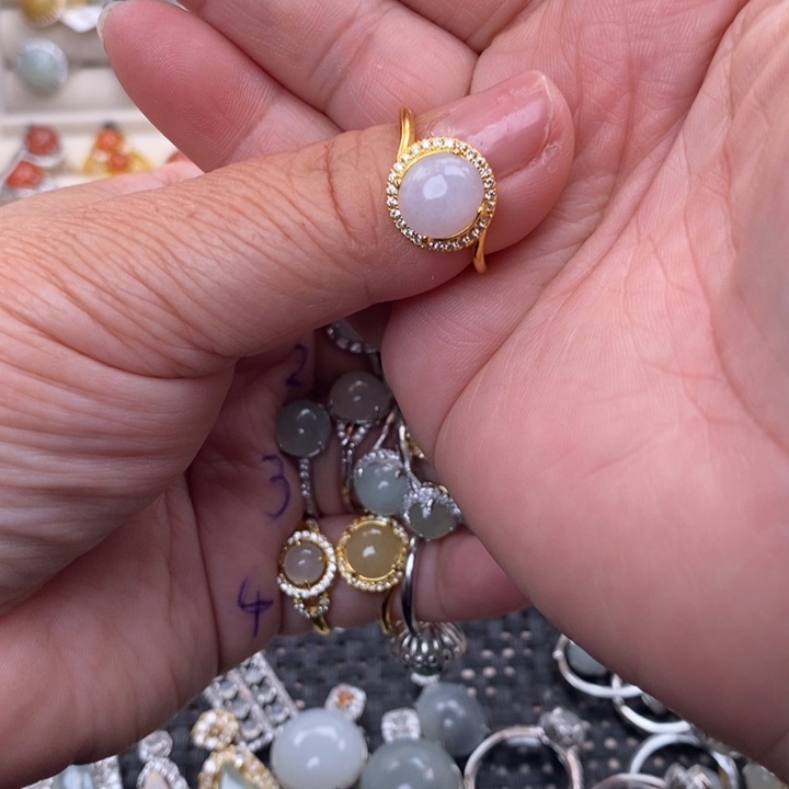 未镶嵌戒指翡翠春***?缅甸