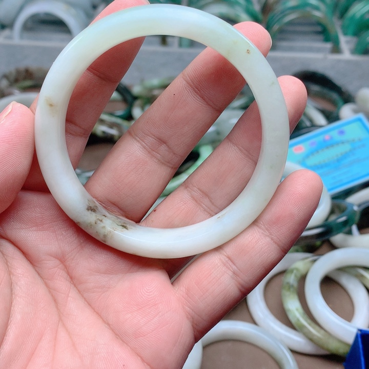 独山玉未镶嵌手镯61