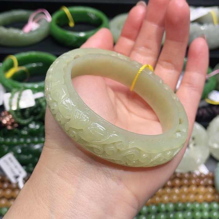 和田玉手镯57圈口 编号8未镶嵌