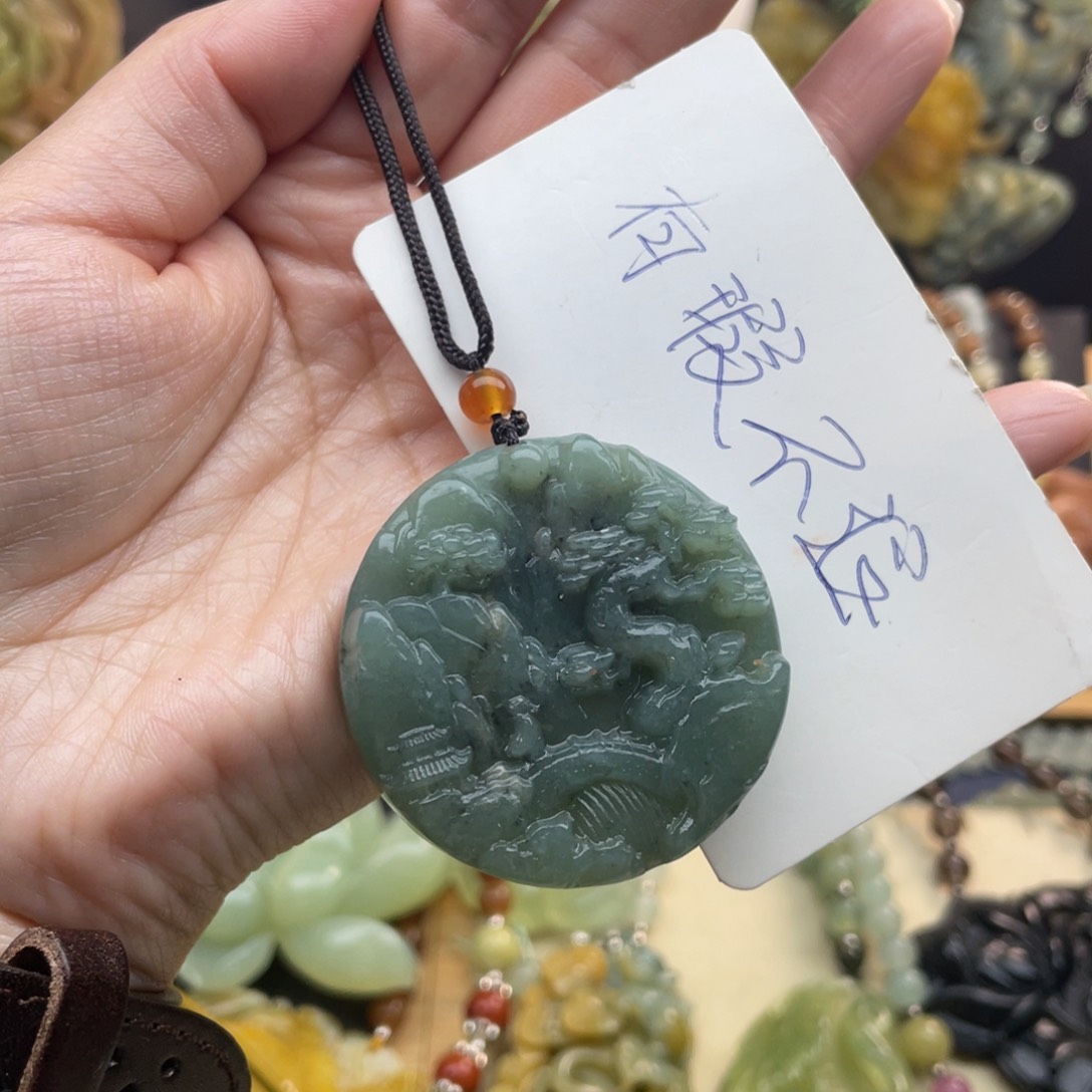 蛇纹石玉颈饰未镶嵌