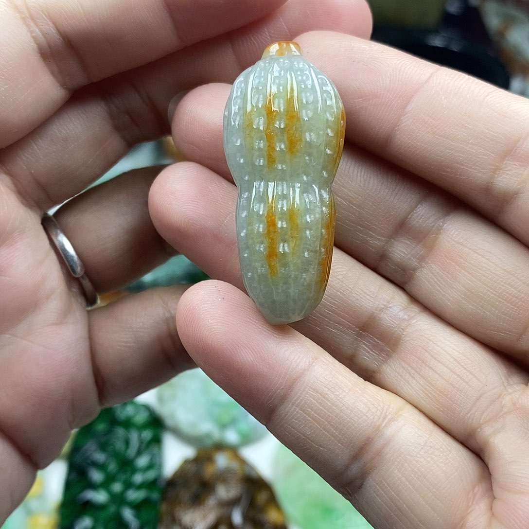 颈饰未镶嵌翡翠花生