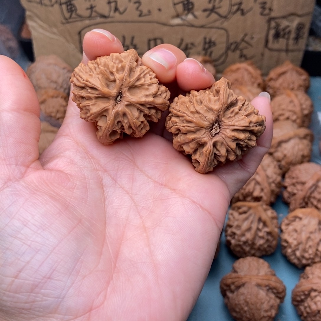 如***行文玩核桃吊坠野生123