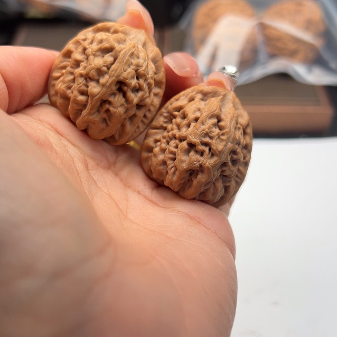 文玩核桃把件红锦鲤