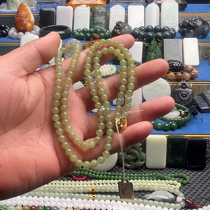 夏***明和田玉（青玉）未镶嵌颈饰