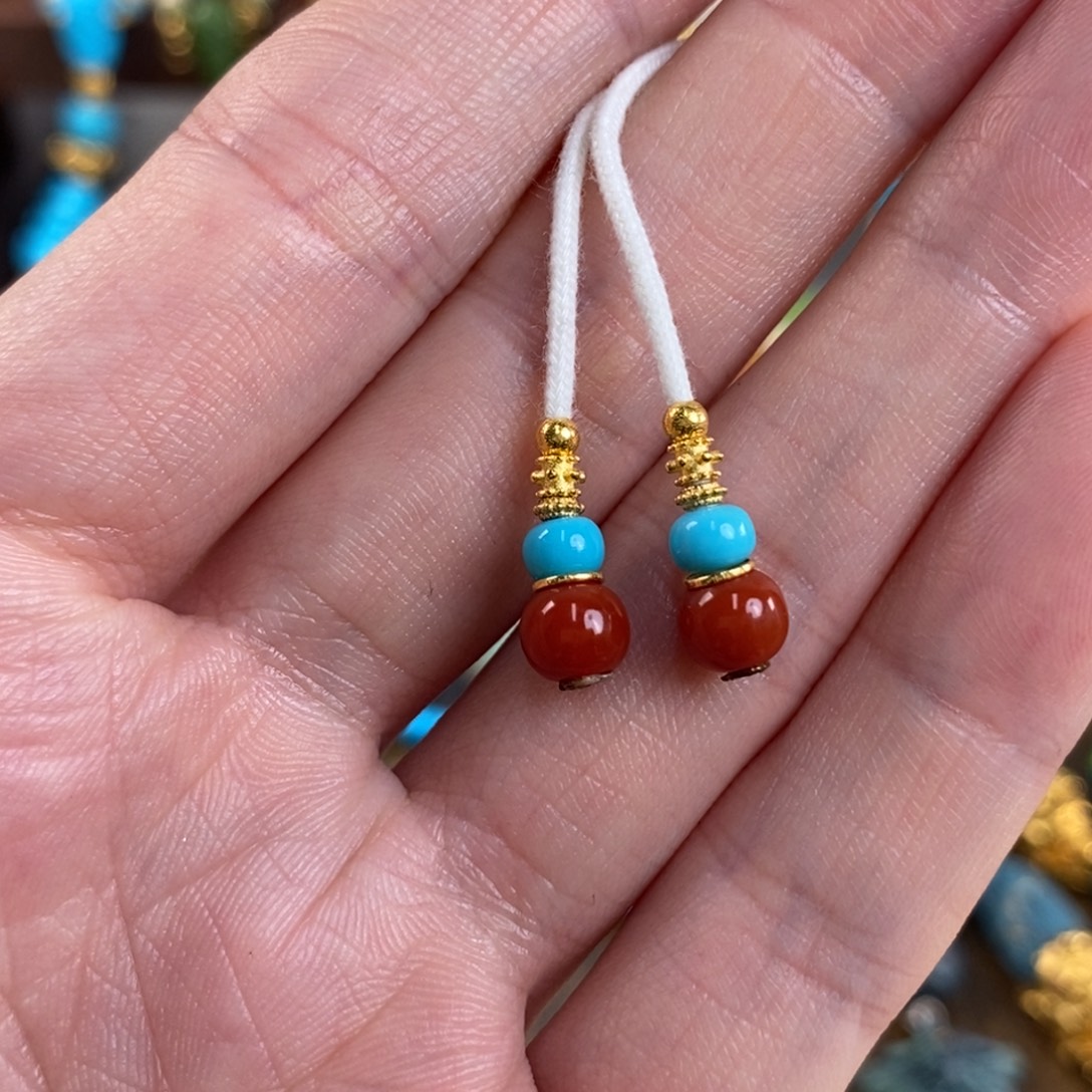 未镶嵌绿松石。弟子珠