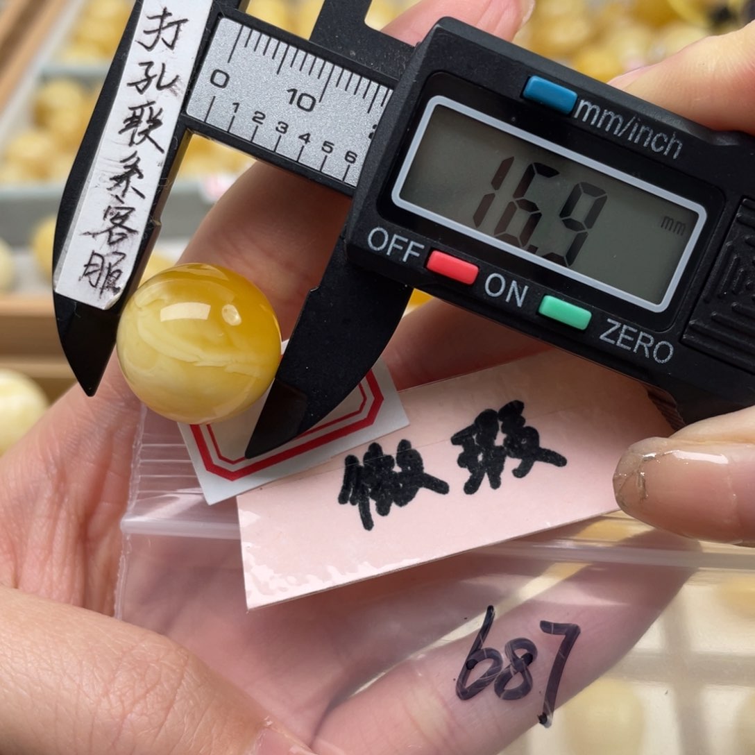 蜜蜡裸石未镶嵌?****?微瑕