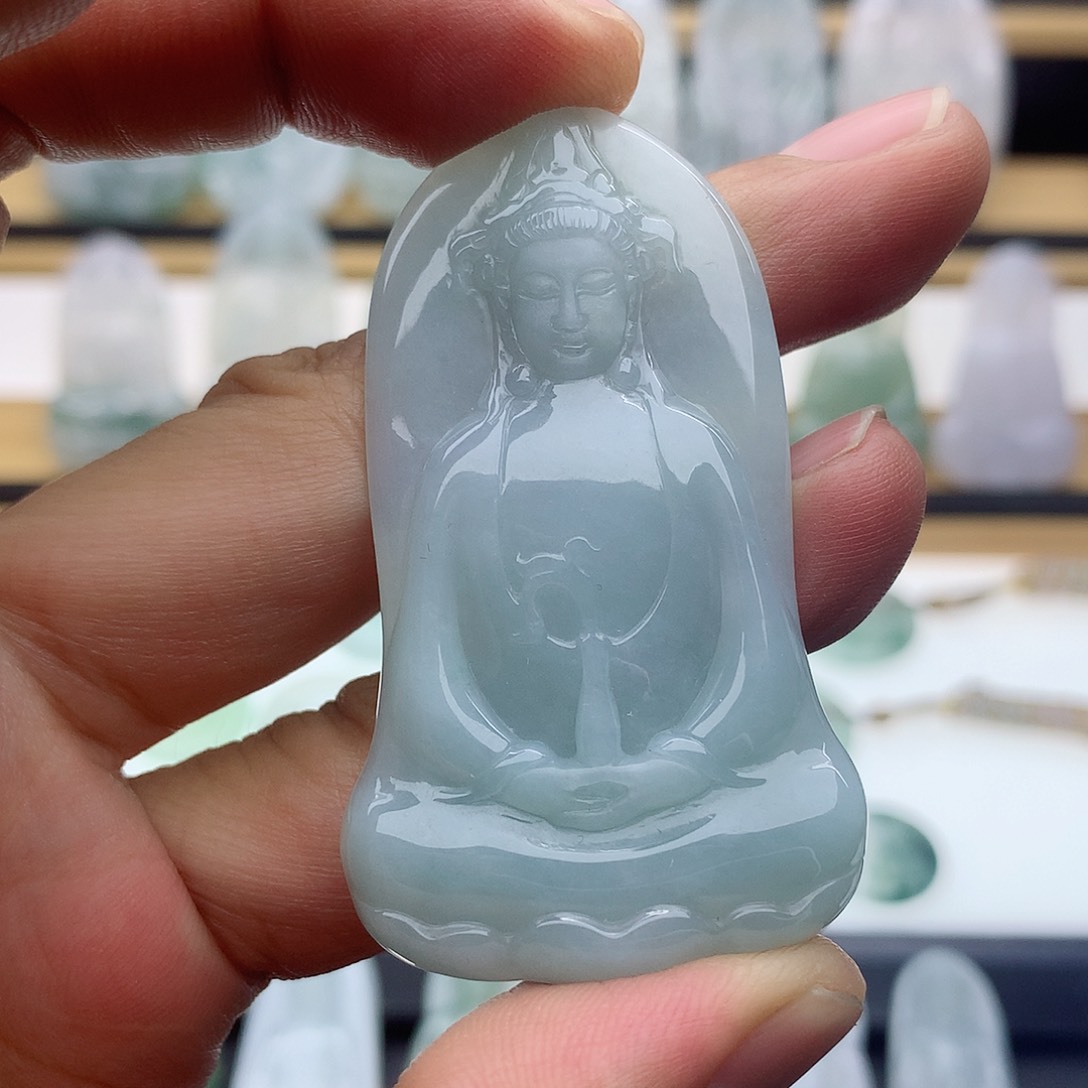 翡翠未镶嵌颈饰素衣观音