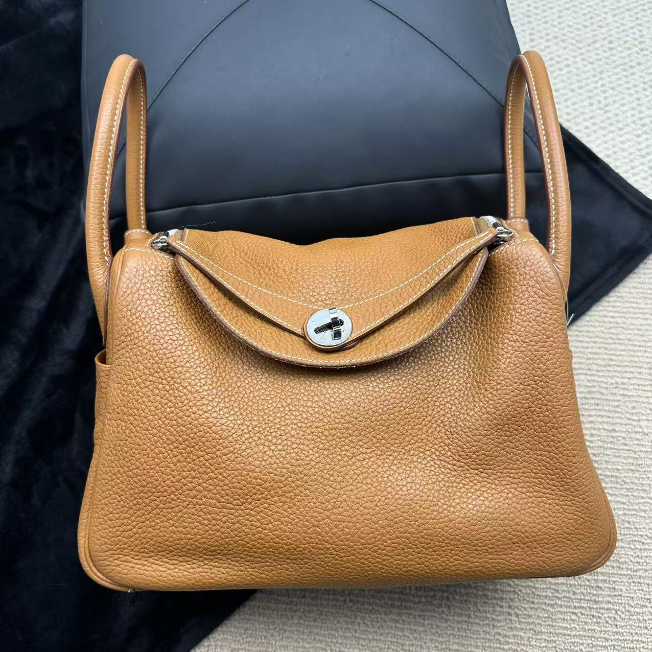 95新 Hermes/爱马仕 【文子姐专属】F520/金棕LINDY30单肩包/FB