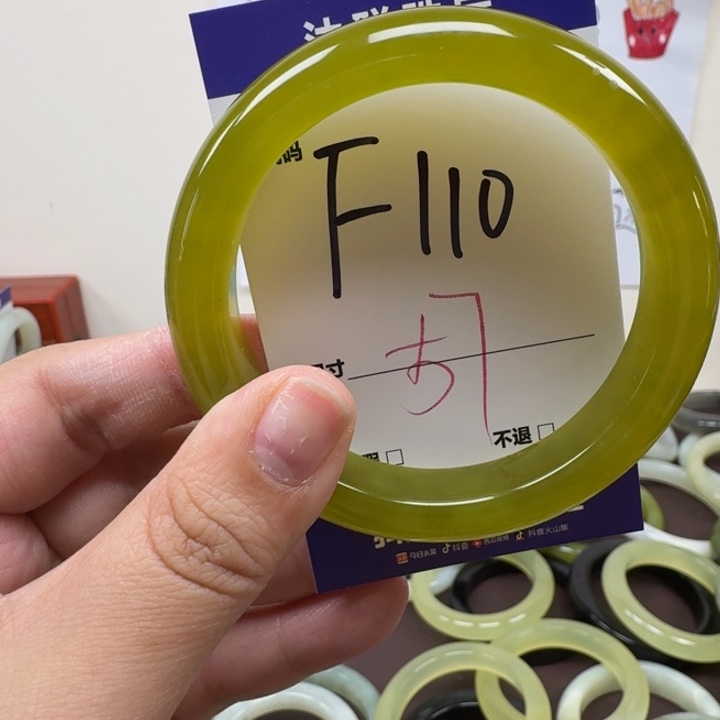 蛇纹石玉未镶嵌手镯110
