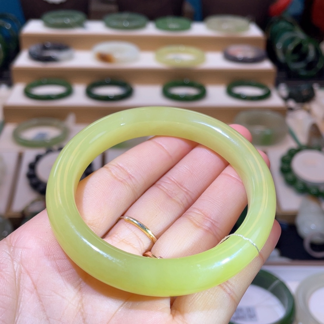 和田玉收藏级鸡油黄手镯56、57未镶嵌