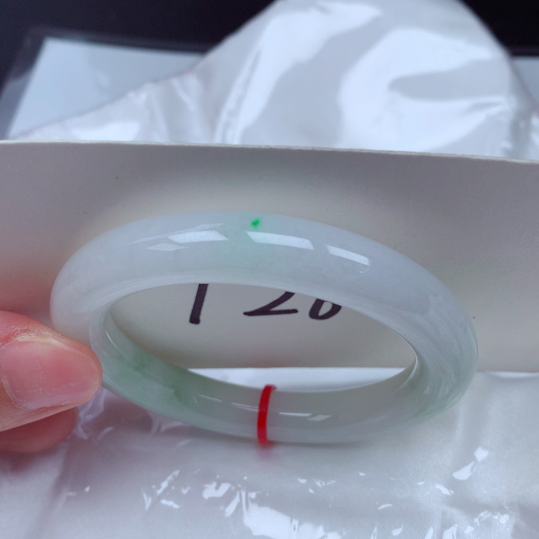 翡翠手镯未镶嵌翡翠