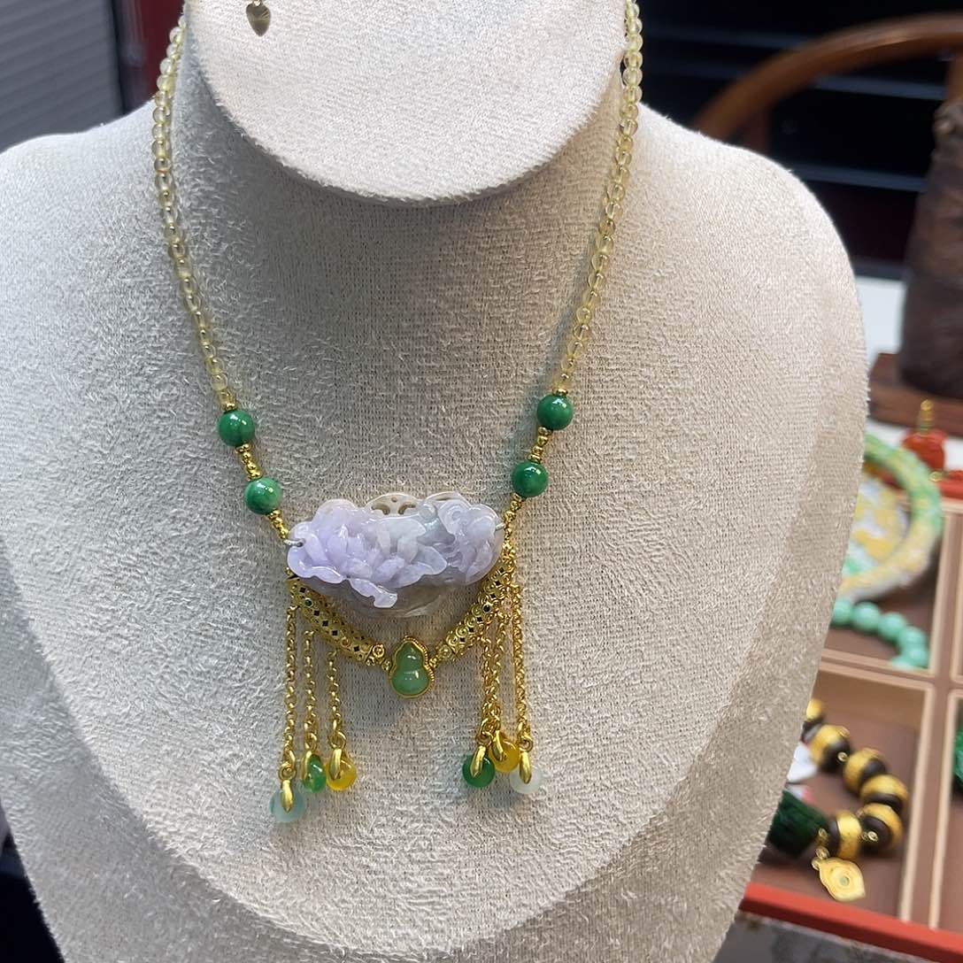 翡翠未镶嵌吊坠(赠链)炸