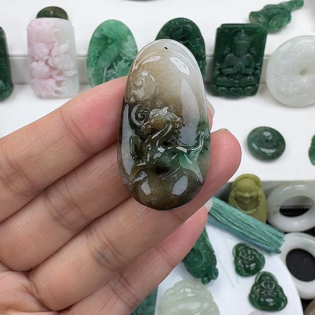 独山玉未镶嵌颈饰