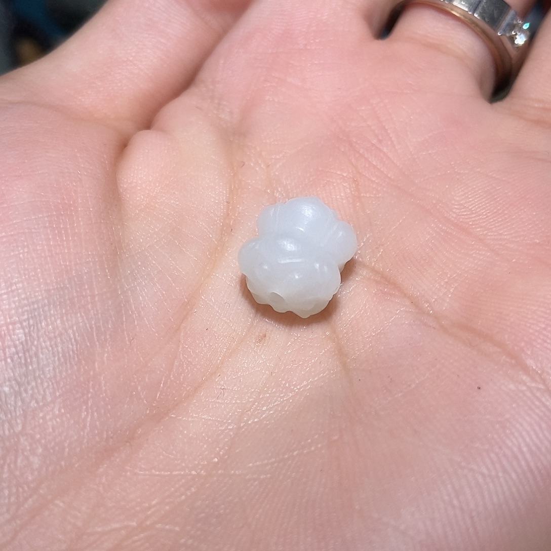 蓉***呀和田玉未镶嵌颈饰