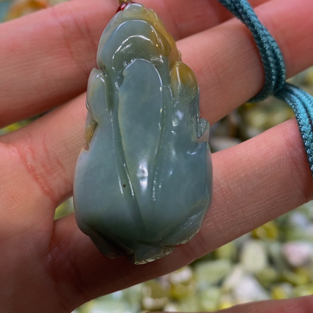 蛇纹石玉吊坠未镶嵌