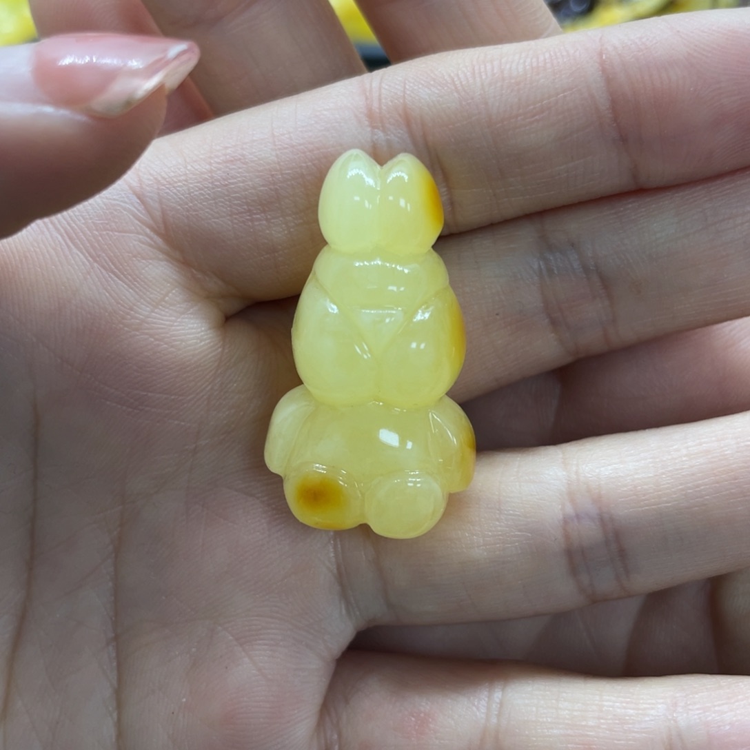 未镶嵌琥珀裸石5.2克兔子