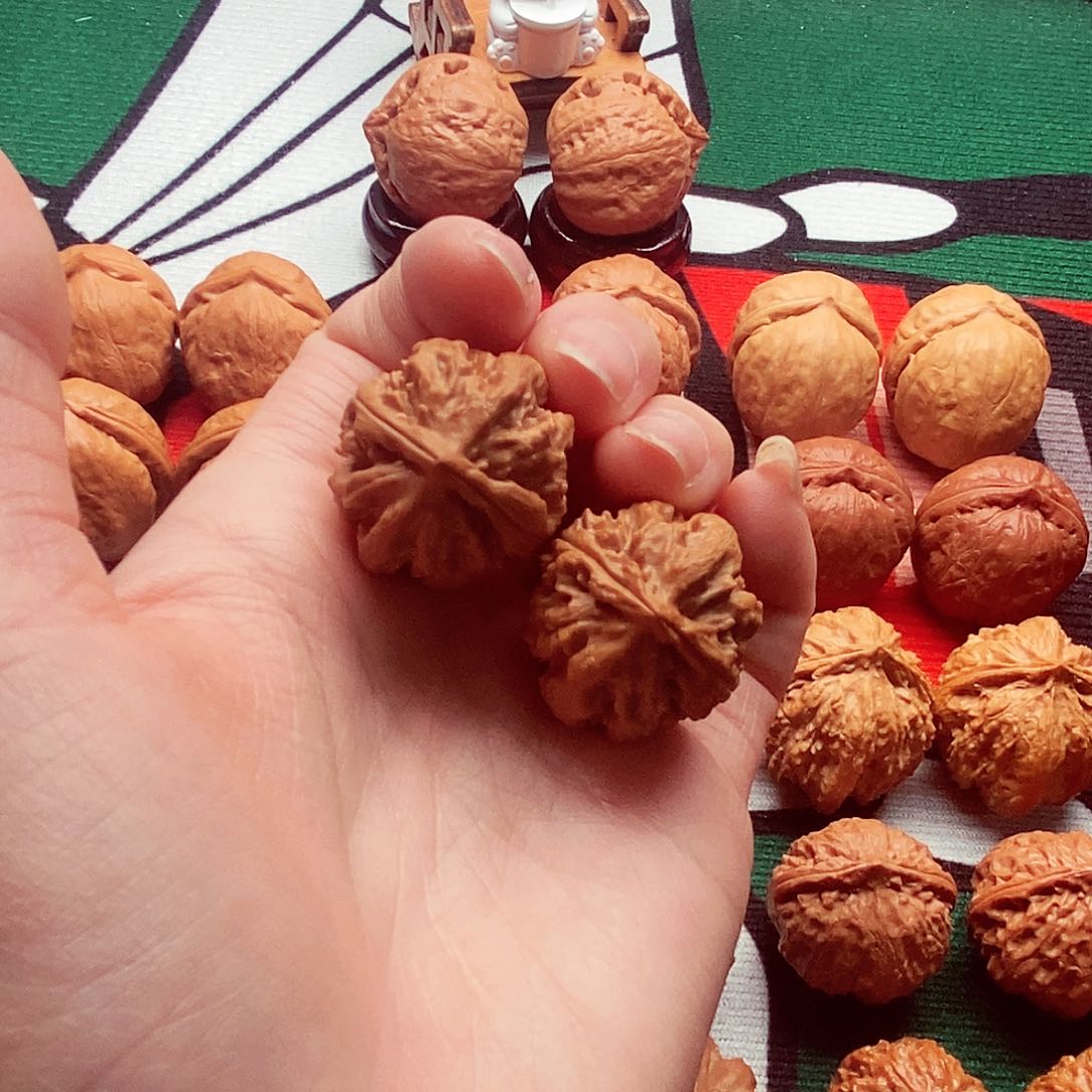 文玩核桃吊坠粗筋