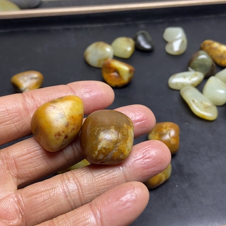 周***)和田玉（糖玉）未镶嵌珠宝奇石