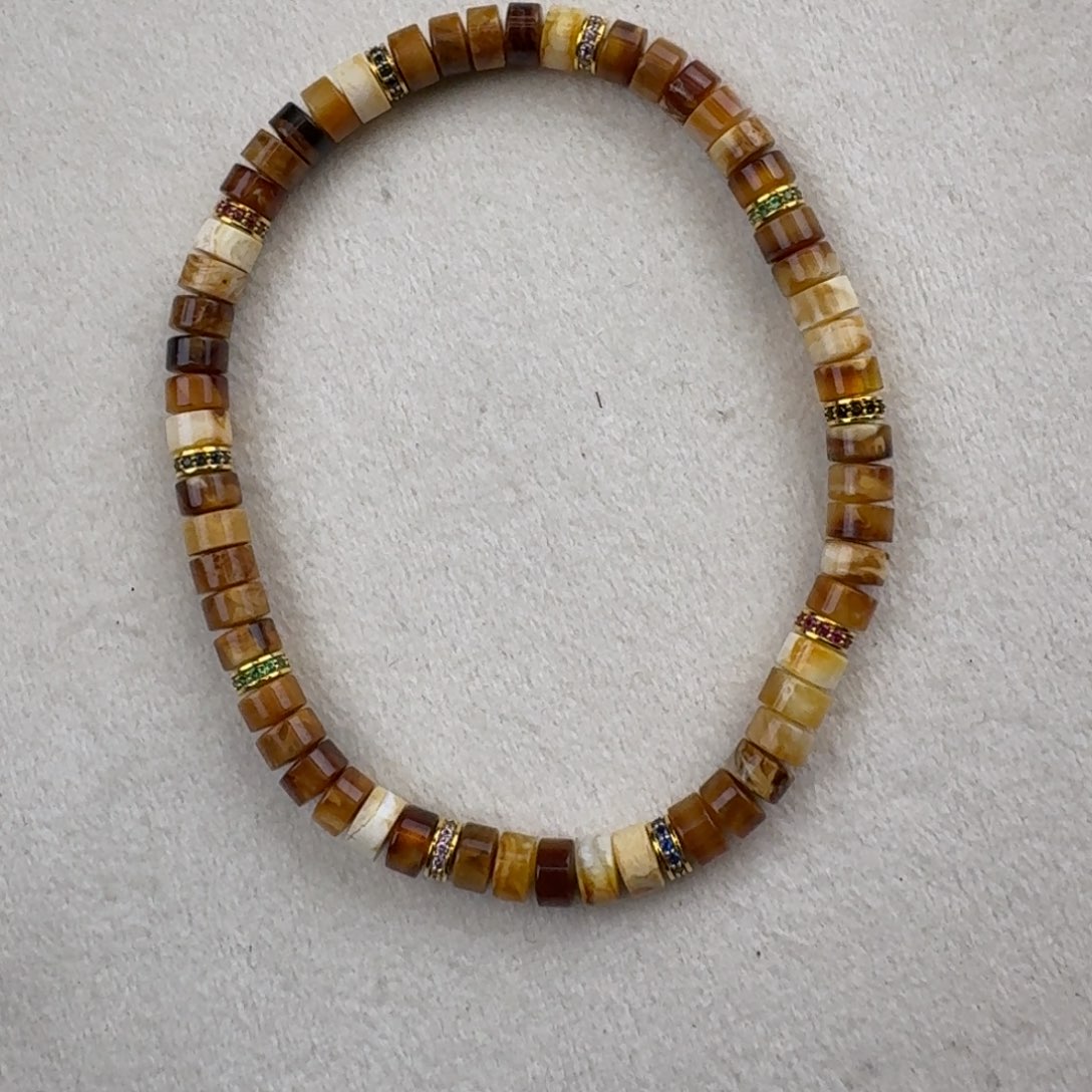 此***：琥珀18K金镶嵌裸石直切单圈5.8mm