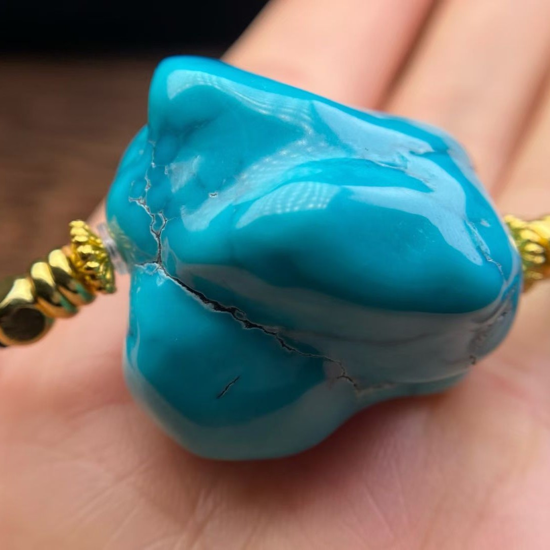 原矿高瓷蓝精品随行吊坠 瓷釉级 形态饱满 尺寸29*26mm。重32.5mm。