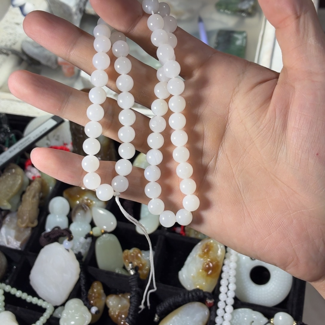 吉***意和田玉未镶嵌颈饰