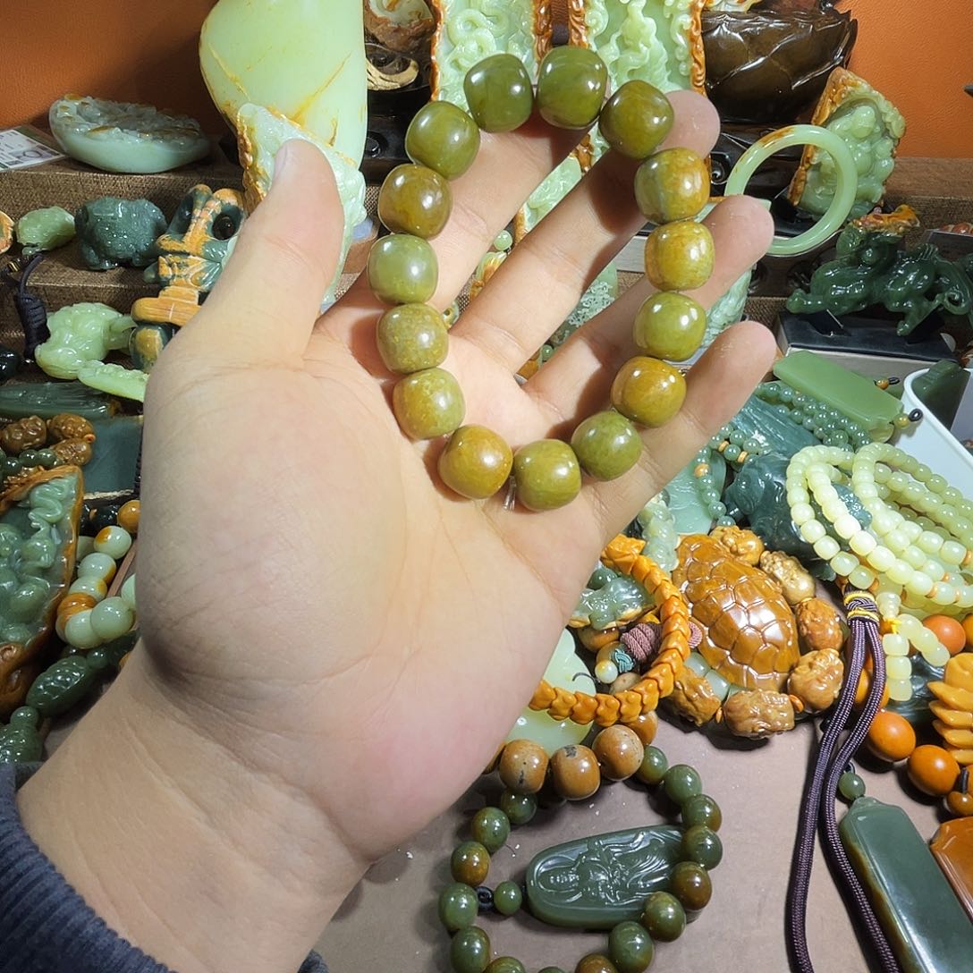 透闪石质玉未镶嵌珠宝奇石