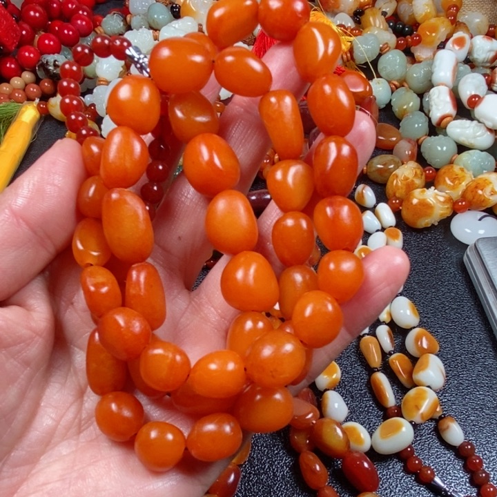 和田玉颈饰未镶嵌花****。