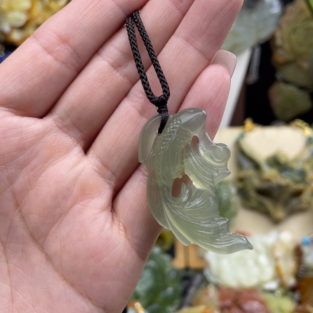 蛇纹石玉未镶嵌颈饰