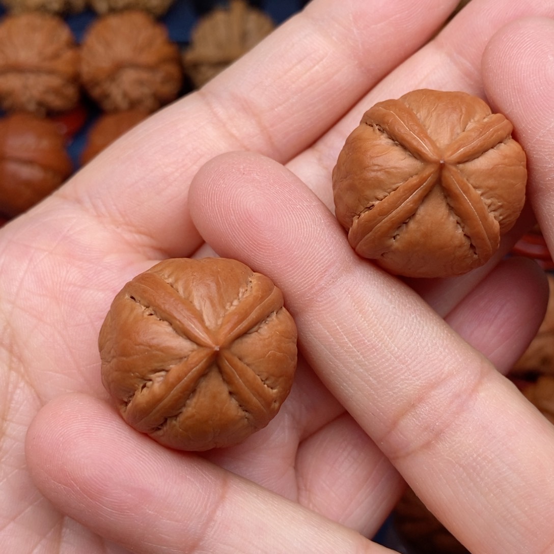 把件文玩核桃手捻精品野生球四棱