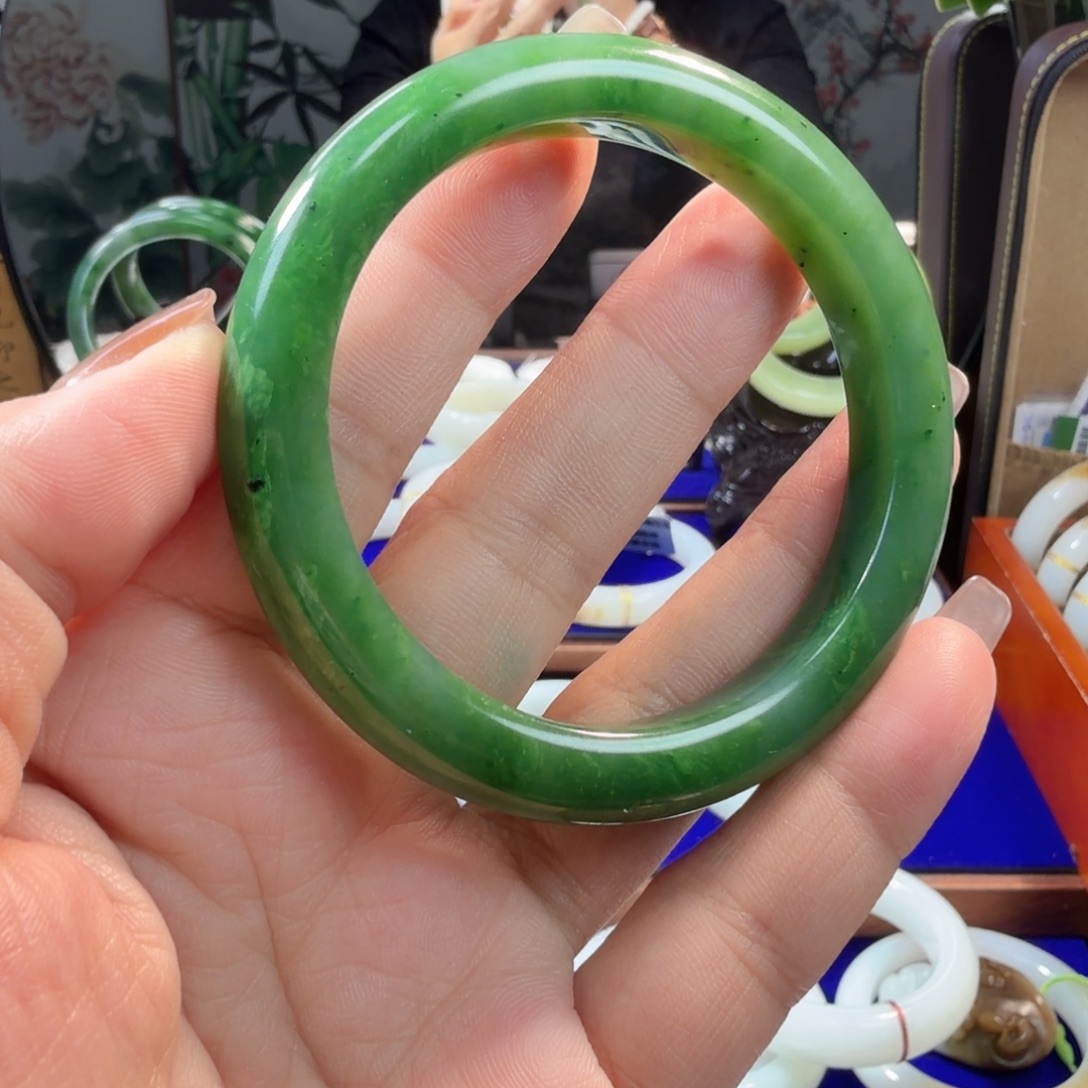 和田玉未镶嵌手镯