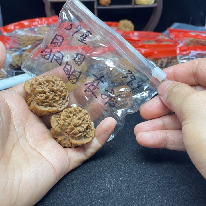 文玩核桃把件晶****?满天星