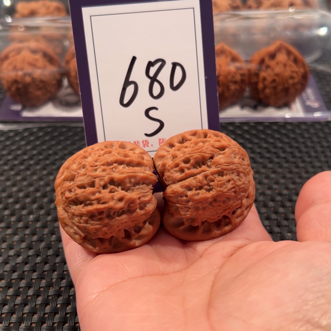 l***.文玩核桃把件680号血麒麟