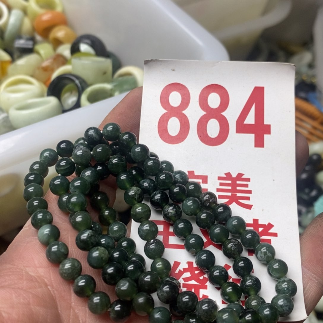 蛇纹石玉挂坠未镶嵌