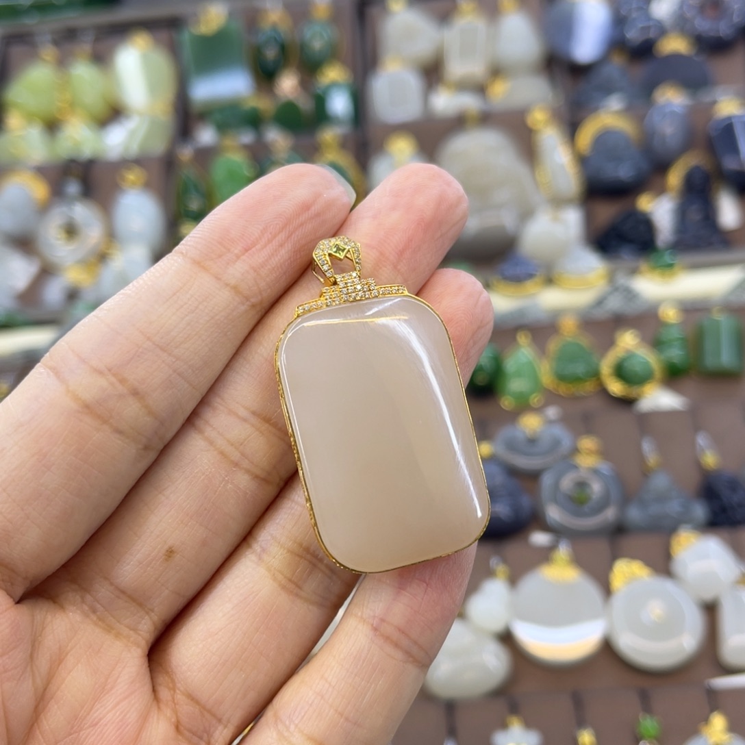 萱***y和田玉18K金镶嵌吊坠(赠链)