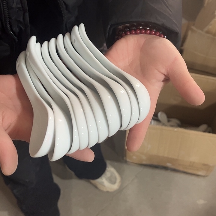 瓷片白色小勺子10个微瑕包邮
