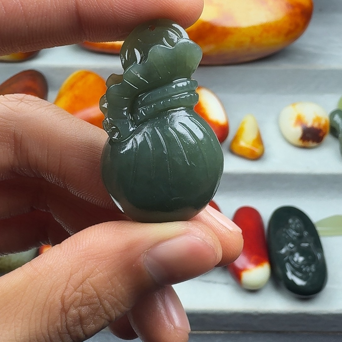 和田玉未镶嵌颈饰