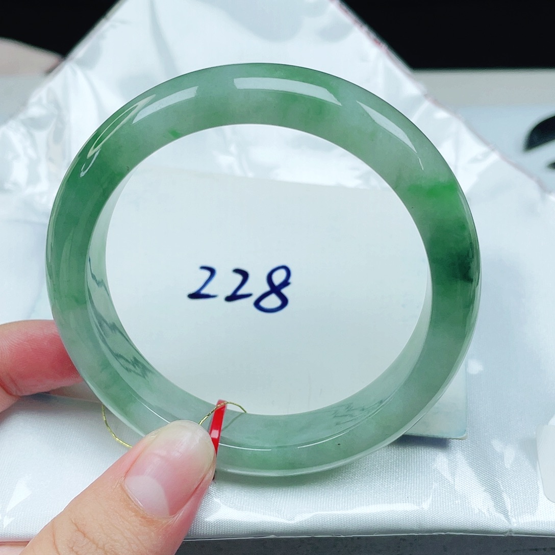 翡翠未镶嵌手镯正圈55