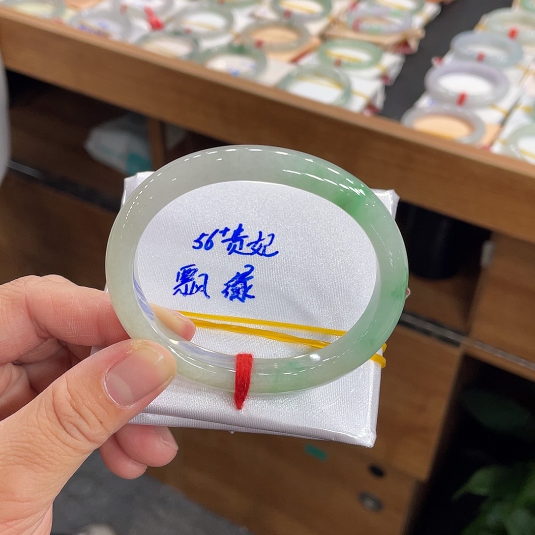翡翠手镯未镶嵌缅甸翡翠天然翡翠
