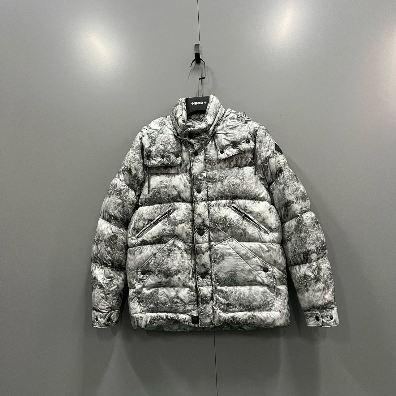 99新 MONCLER AM 扎染徽标羽绒服 1码 012152