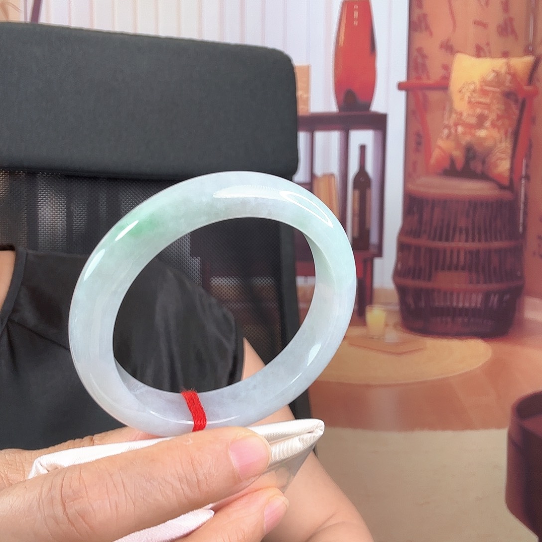 嘟***牙翡翠手镯未镶嵌正圈