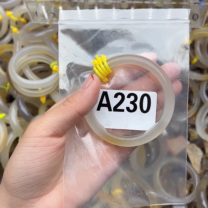 巍***期玛瑙/玉髓未镶嵌手镯230