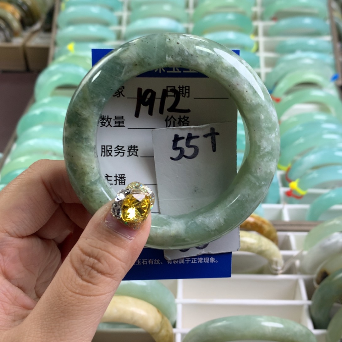 蛇纹石玉手镯未镶嵌1912