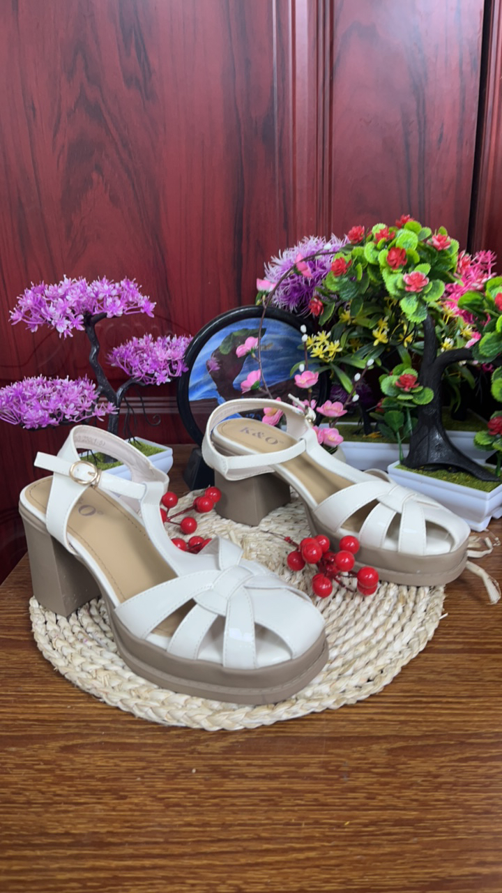 缘缘粗跟镂空夏季百搭女鞋8233 3