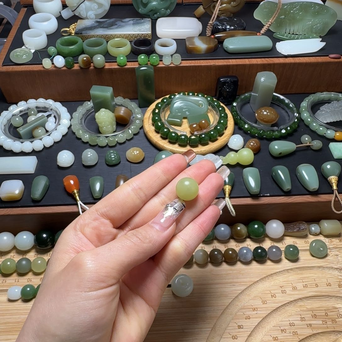 和田玉未镶嵌颈饰卡14微瑕