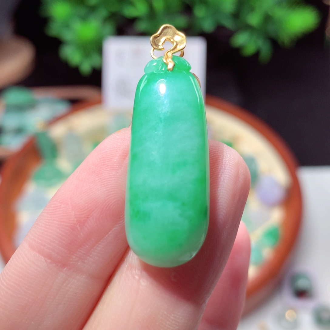 翡翠吊坠(不含链)18K金镶嵌