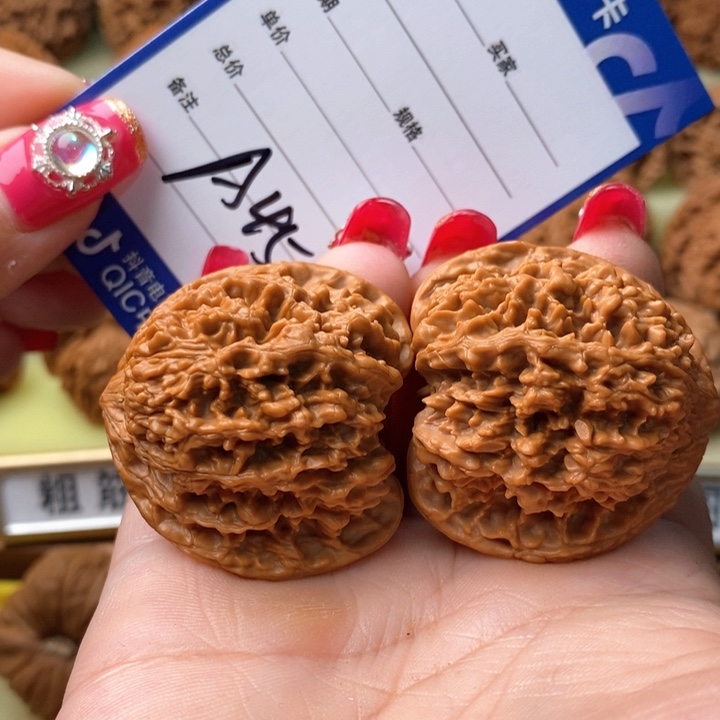 桃核吊坠销****承满天星狮子头