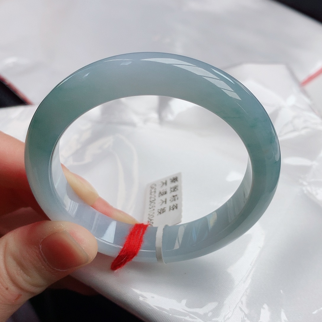 翡翠手镯未镶嵌天然翡翠A货