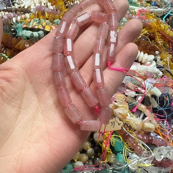 玛瑙/玉髓未镶嵌珠宝半成品一条8x12m草莓晶